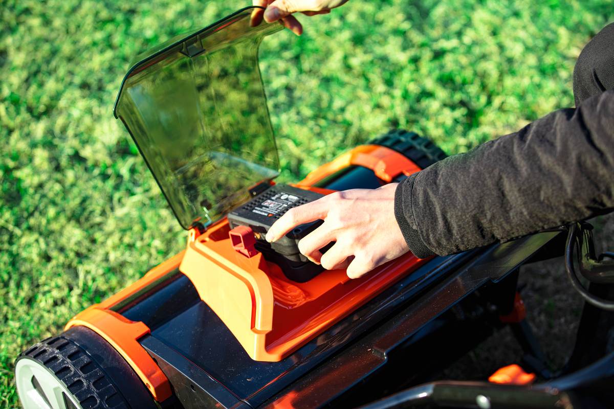 Yard Force Akku-Spindelmäher LM C38-EU | 20 V | Schnittbreite 38 cm |inkl. Akku & Ladegerät Produktabbildung 9