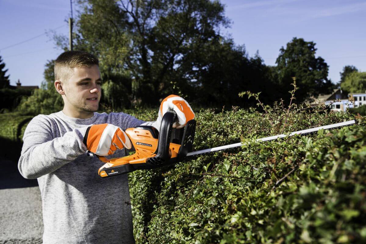 Yard Force Akku-Heckenschere LH C45 | Dual-Action-Klingen 51 cm Schwertlänge | mit Akku & Ladegerät Produktabbildung 7