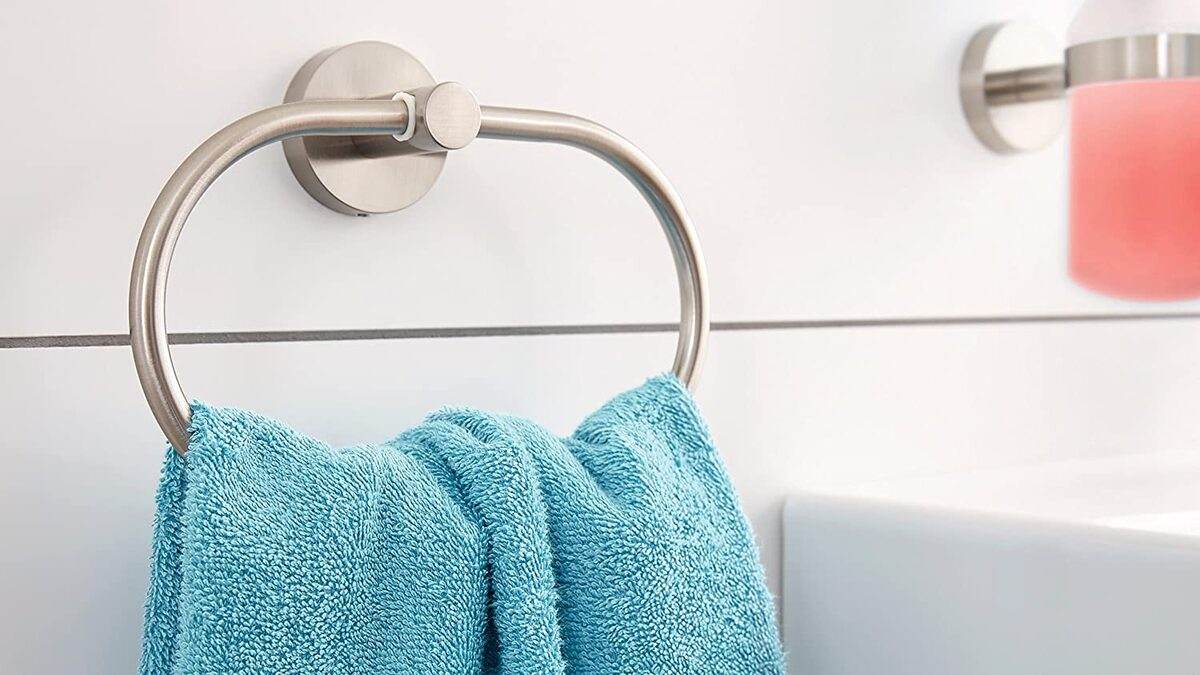 tesa MOON Handtuchring, Ohne Bohren, Edelstahloptik, inkl Klebelösung, rostfrei, belastbar bis 6kg Produktabbildung 5