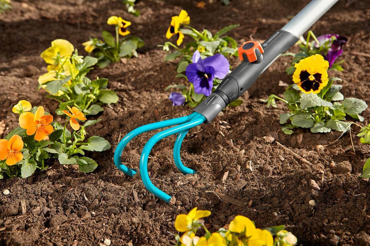 GARDENA combisystem-Komplettangebot, inkl Rechenbesen, Grubber, Fugenkratzer, Holzstiel 130cm lang Produktabbildung 5