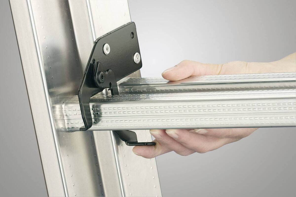 Hailo HobbyStep 3-in-1-Alu-Kombileiter + gratis Einhängetritt, flexible Sprossenleiter im Set Produktabbildung 4