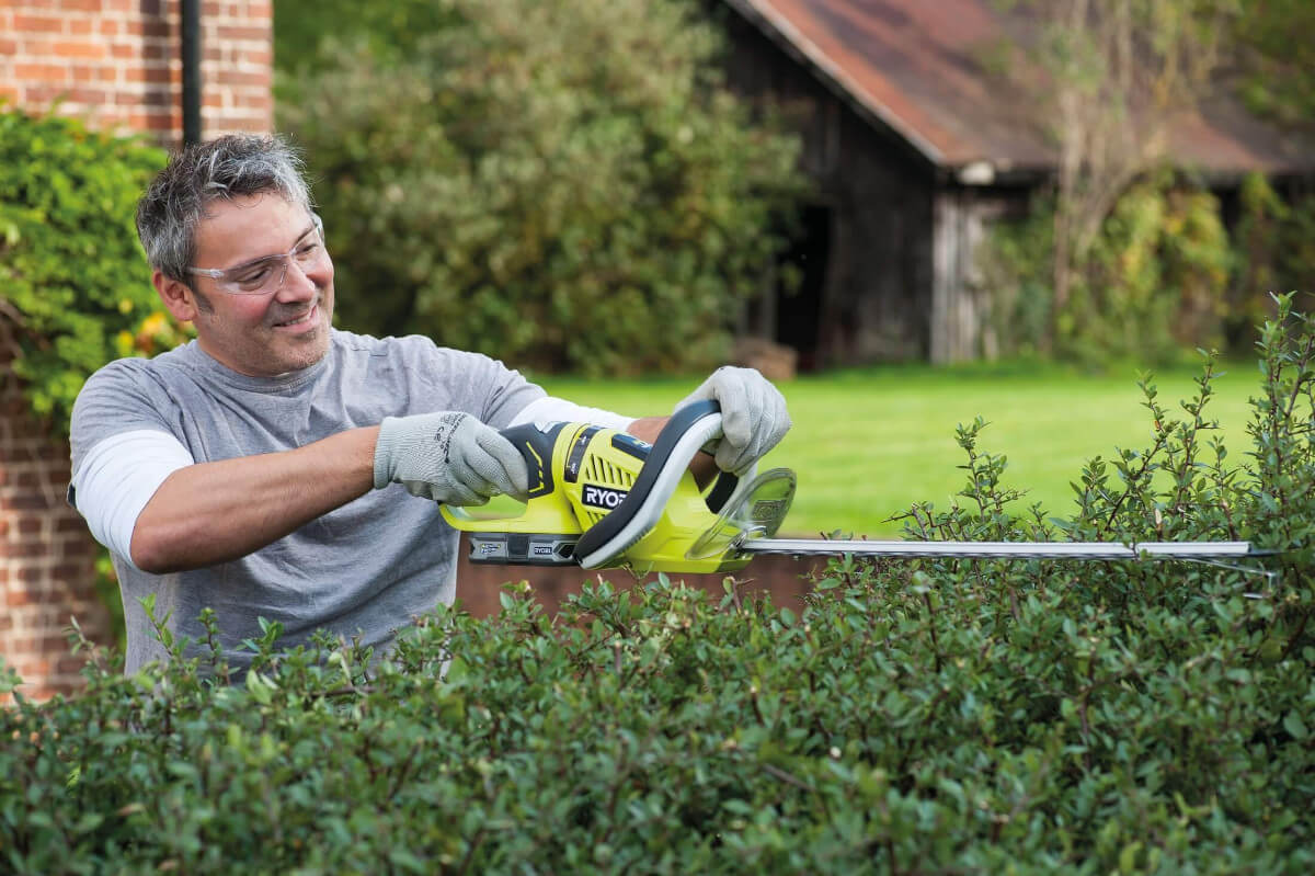 Ryobi Akku-Heckenschere ONE+ 18 V Heckenschneider mit ergonomischem Design | mit Akku OHT1855R Produktabbildung 3