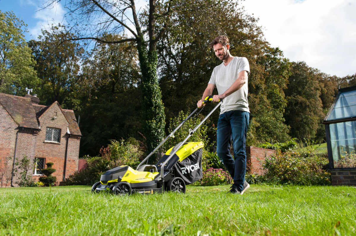 RYOBI OLM1833B 18 V Akku-Rasenmäher mit Mulchfunktion Set mit Akkus + Ladegerät Produktabbildung 3