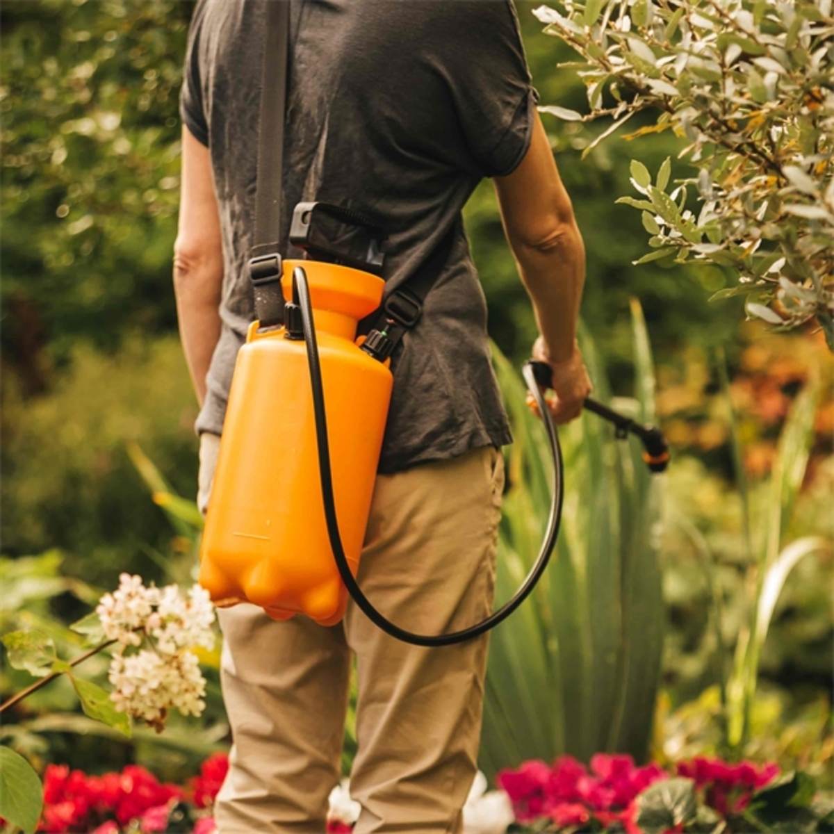 Fiskars Drucksprüher 5 L mit Sicherheitsventil und verstellbarem Sprühkopf, Bewässern & Düngen Produktabbildung 3