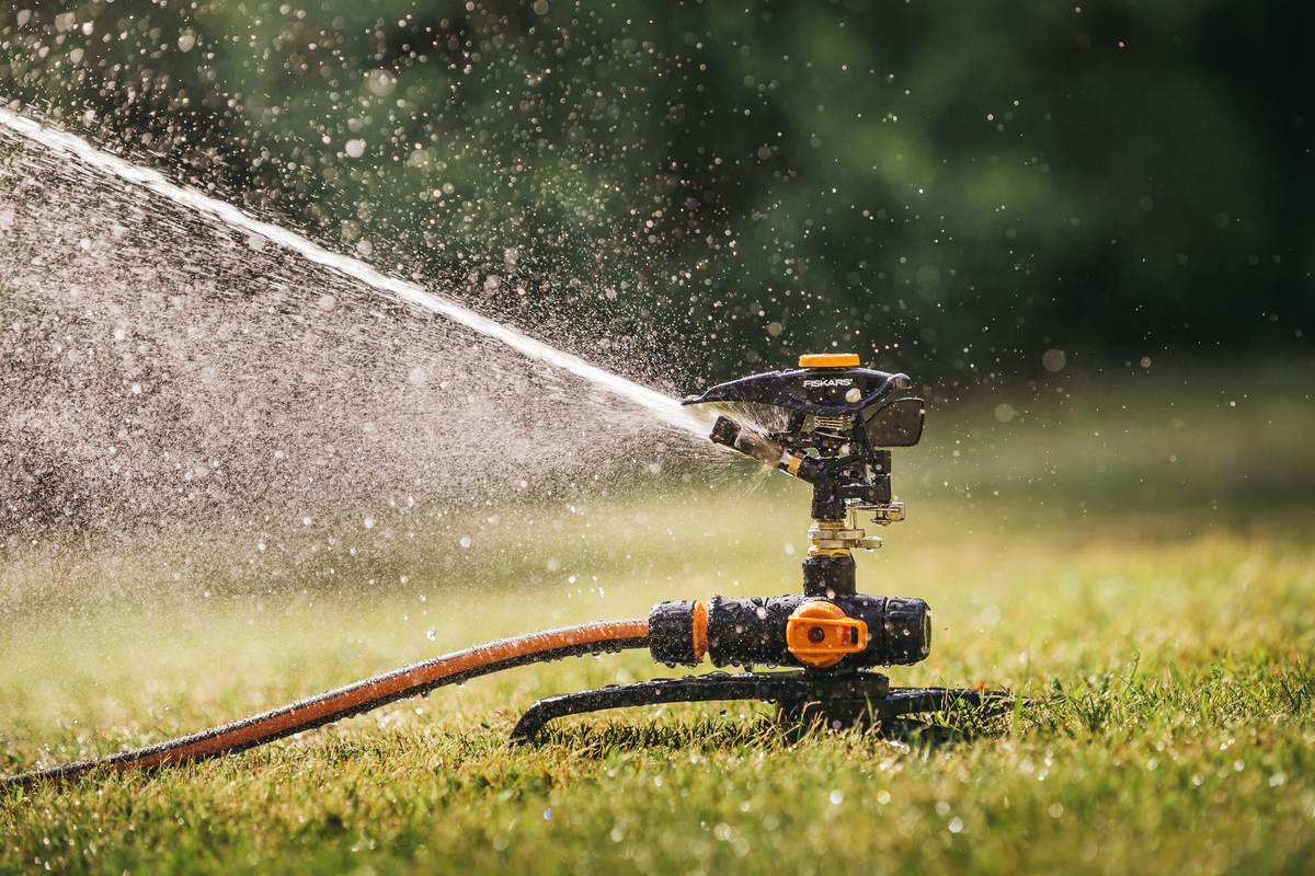 Fiskars Impuls Sprinkler  XL mit Sprühbild- & Rotationskontrolle, 26 m Reichweite für grosse Gärten Produktabbildung 3