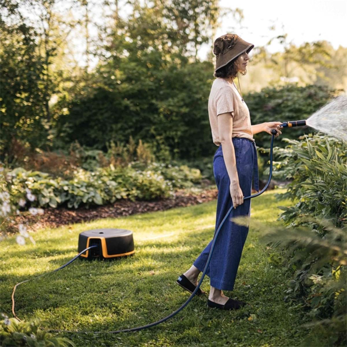 Fiskars Waterwheel XL, 25 m Gesamtreichweite, All-Inclusive-Bewässerungs-Set, Gartenschlauch Ø 13 mm Produktabbildung 4