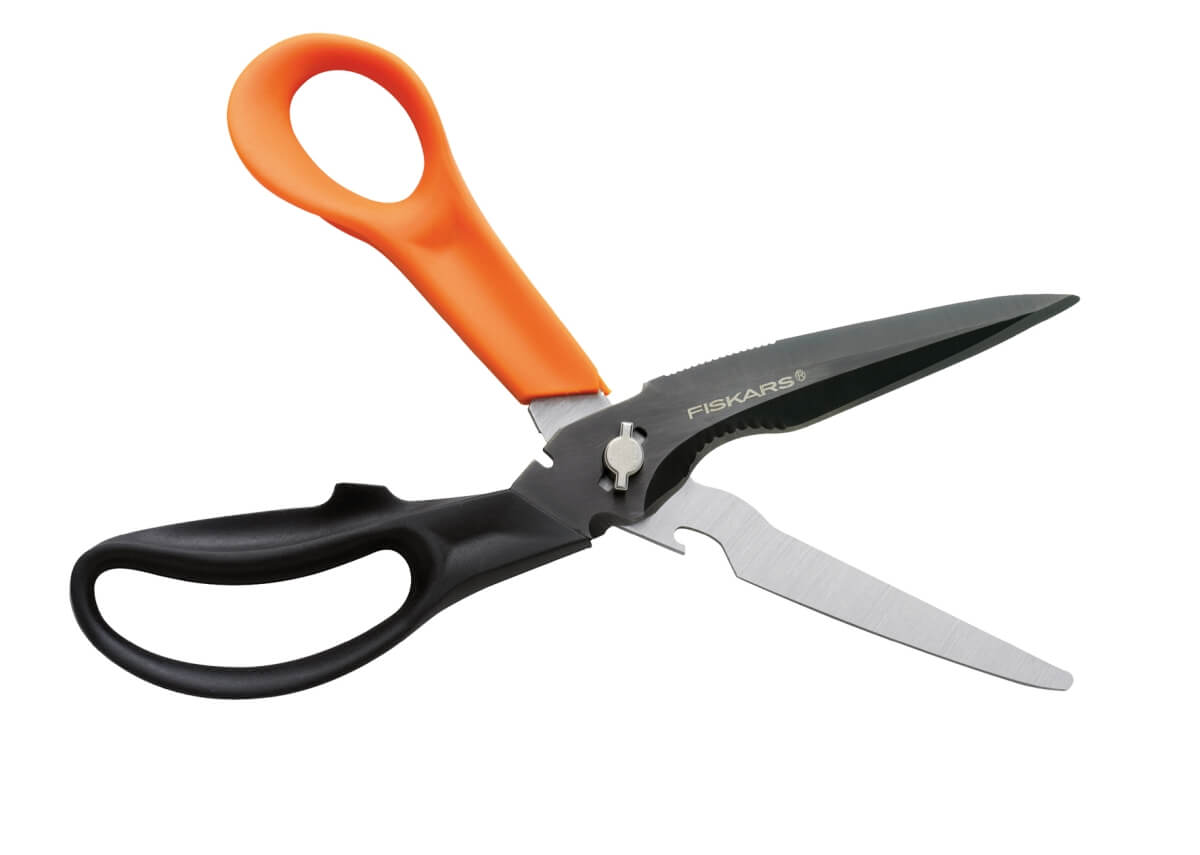 Fiskars Cuts + More Mehrzweckschere | Schneidet Draht, Klebeband, Kordeln + Flaschenöffner Produktabbildung 2