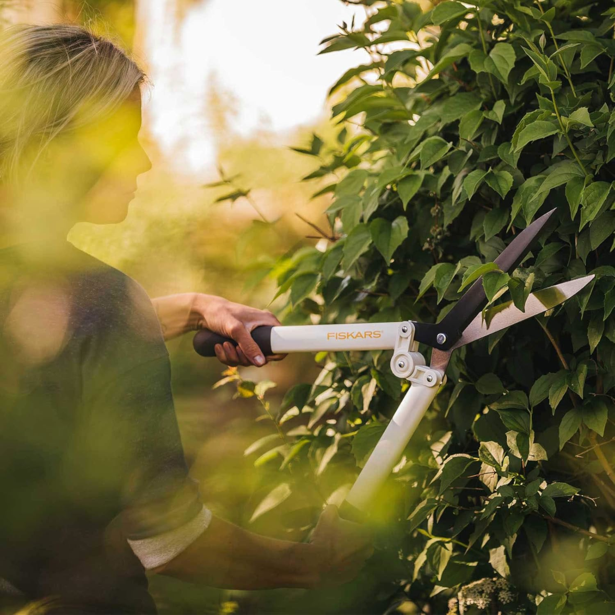 Fiskars Heckenschere HS53 Light, Gartenschere mit 54cm, Strauchschere Grasschere Produktabbildung 2