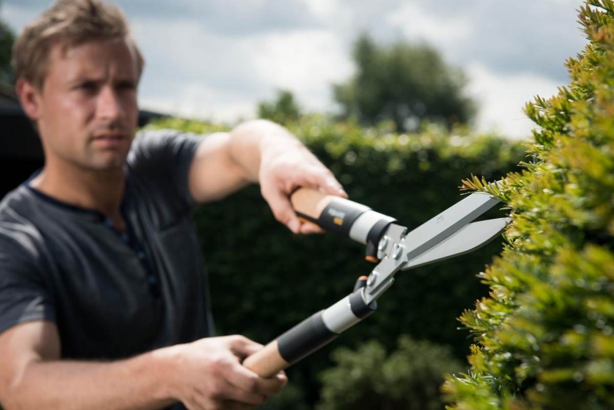 Fiskars Quantum Getriebe-Heckenschere | Antihaftbeschichtet | Hochwertige Stahl-Klinge | HS102 Produktabbildung 3