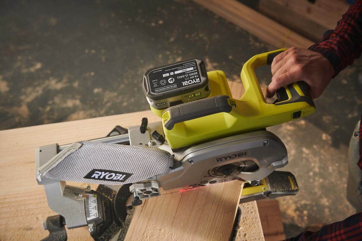 Ryobi Akku- Zug- Kapp- und Gehrungssäge R18MS216-0, ONE+, 18 V + 4,0 Ah Akku + Ladegerät Produktabbildung 5