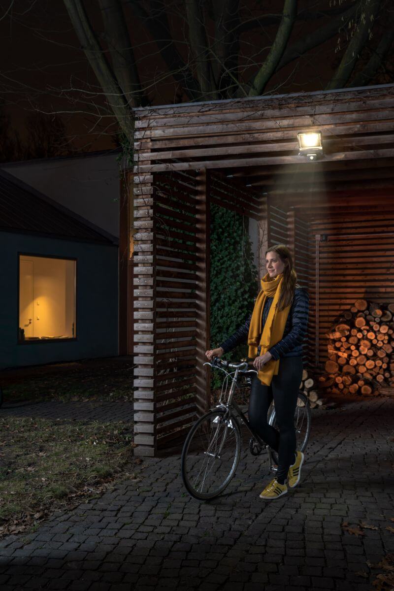 Ledvance Endura Flood Sensor - LED Fluterleuchten mit Sensor mit 4000 K, IP44, Dunkelgrau, 20 W Produktabbildung 8