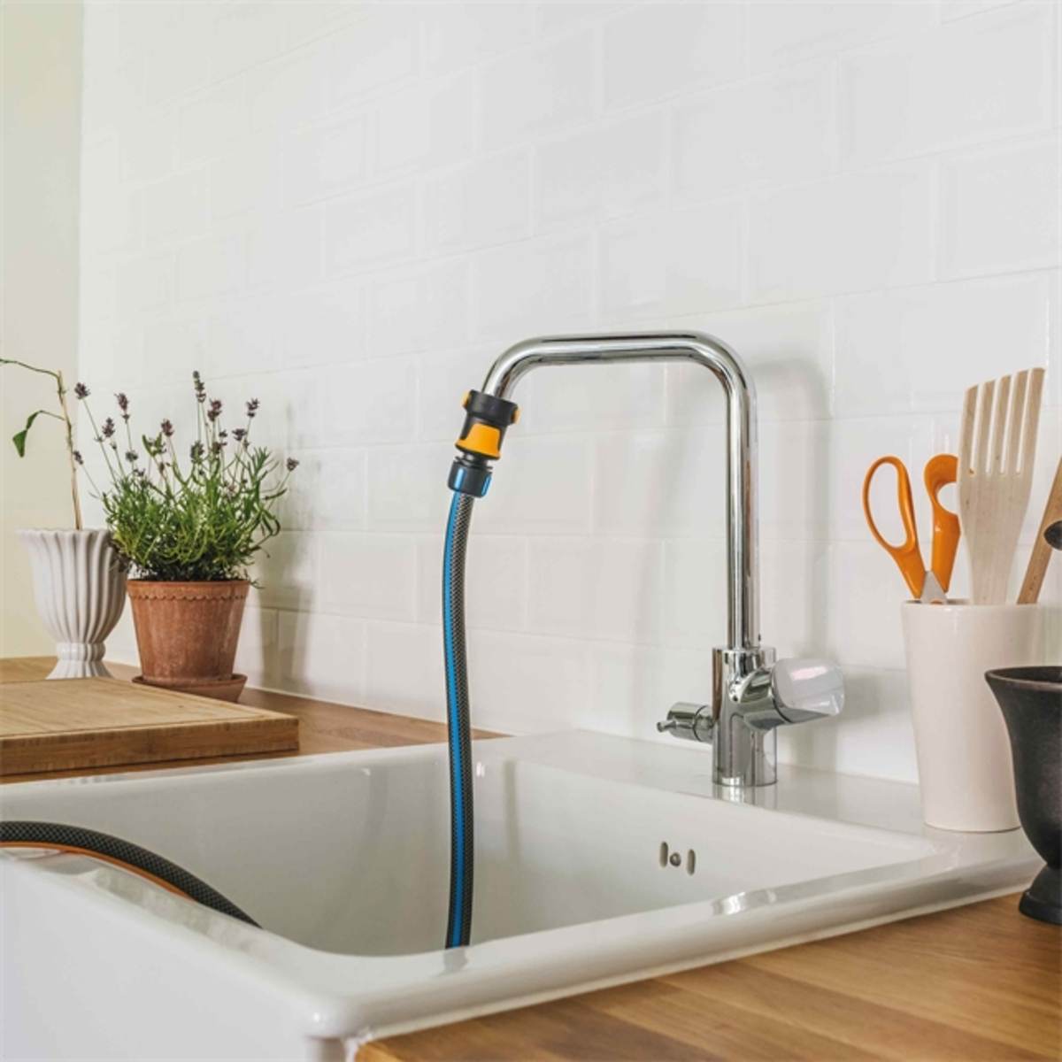 Fiskars Hahnverbinder für Innenräume M22 & M24, Wasserhahnanschluss mit Schnellverschluss Produktabbildung 2