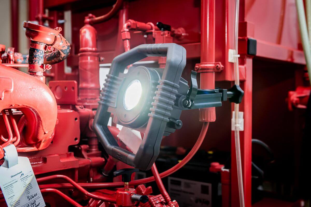 Brennenstuhl Mobiler Hybrid LED Strahler DARGO, 50W, 4900 lm, IP65, Powerbank-Funktion Produktabbildung 3