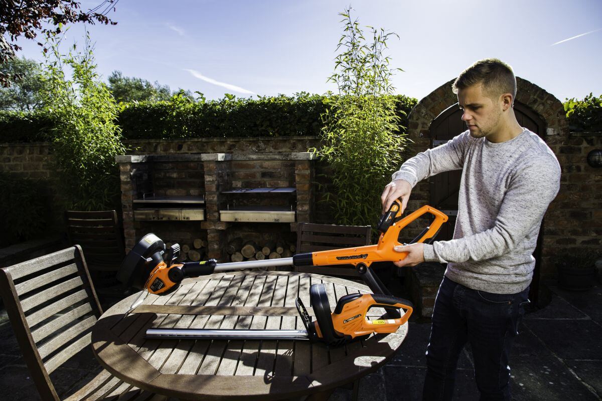 Yard Force Akku-Heckenschere LH C45 | Dual-Action-Klingen 51 cm Schwertlänge | mit Akku & Ladegerät Produktabbildung 9