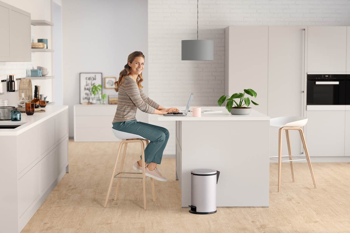 Hailo PURE M Design-Tret-Abfallsammler | 12 l Volumen | Soft Close | verschiedene Farben Produktabbildung 2