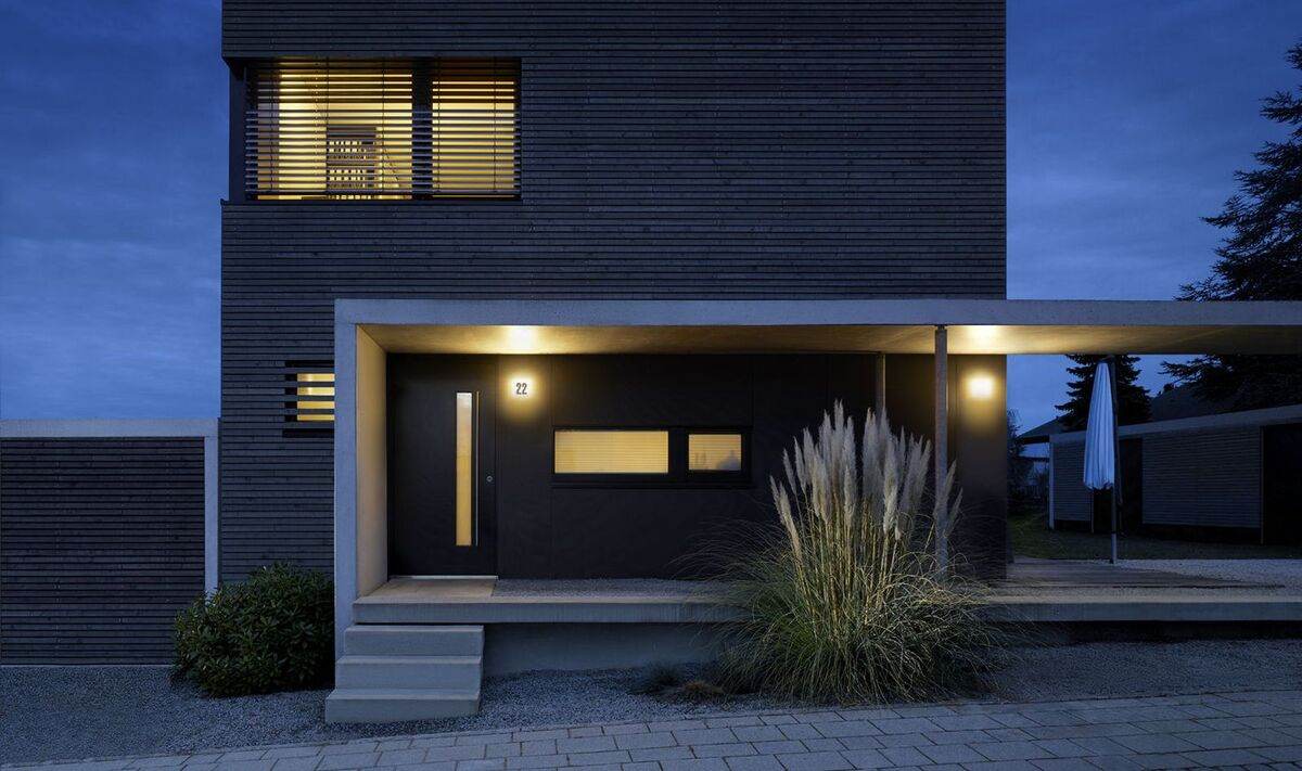 Steinel Hausnummernleuchte L 220 S LED Edelstahl, 9,3 W LED Außenleuchte, 180° Bewegungsmelder Produktabbildung 3