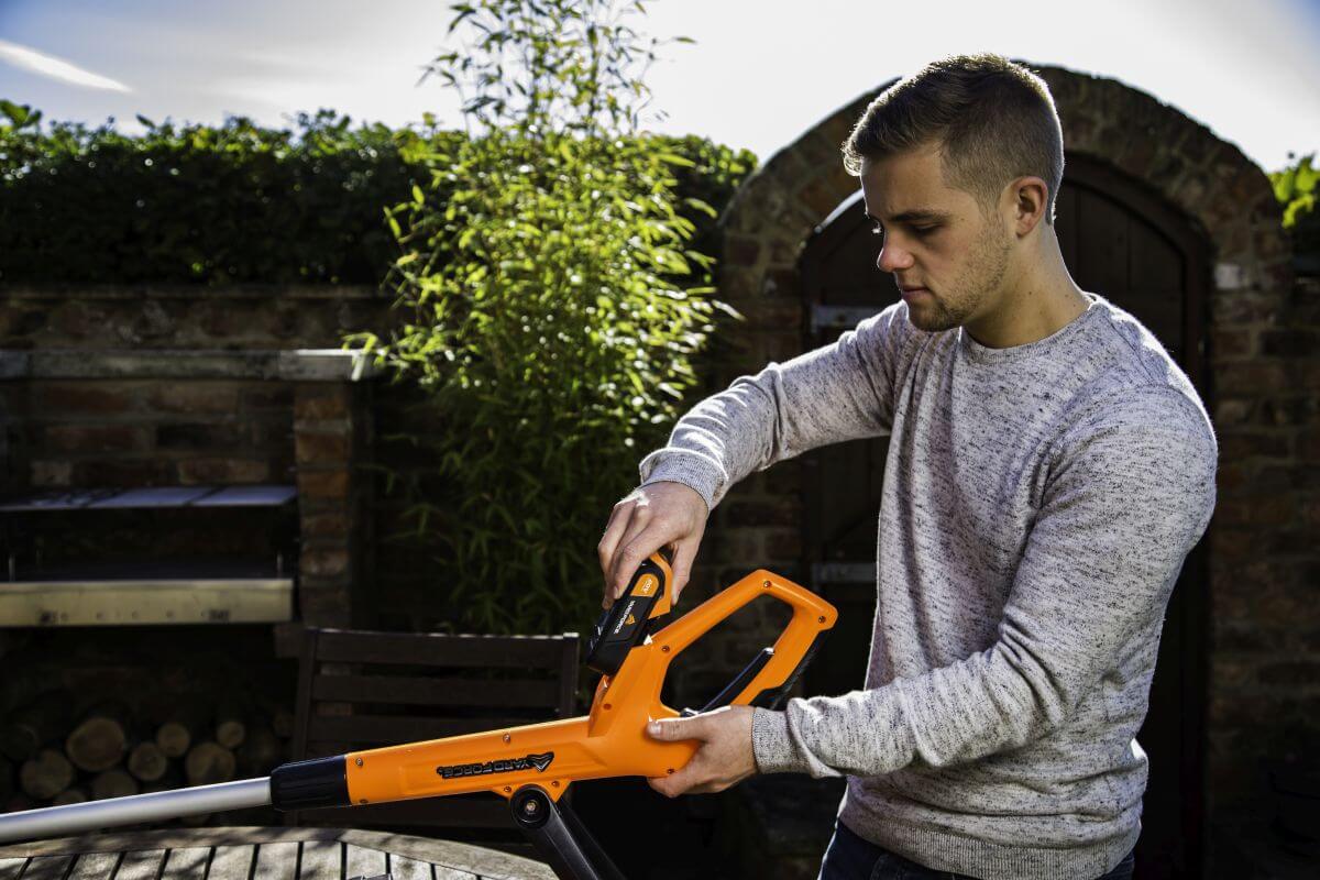 Yard Force Akku-Heckenschere LH C45 | Dual-Action-Klingen 51 cm Schwertlänge | mit Akku & Ladegerät Produktabbildung 8