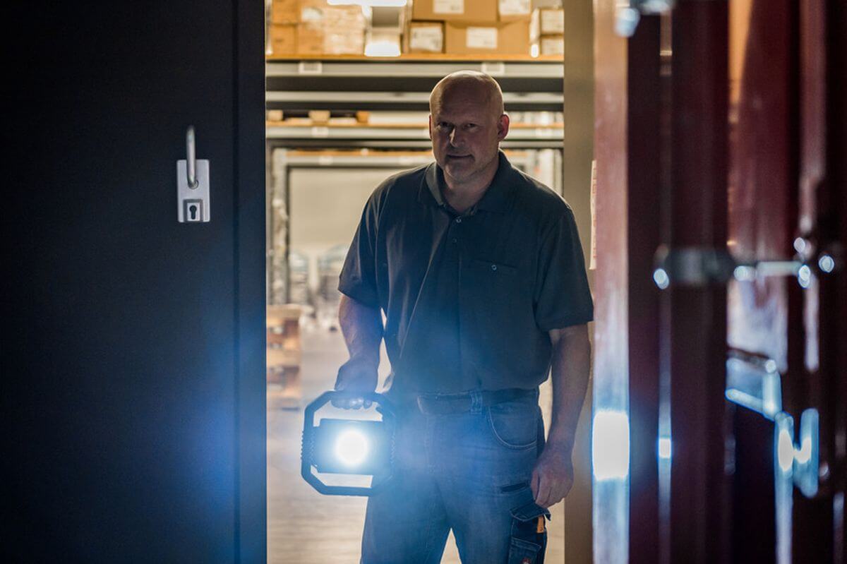 Brennenstuhl Mobiler Hybrid LED Strahler DARGO, 50W, 4900 lm, IP65, Powerbank-Funktion Produktabbildung 4