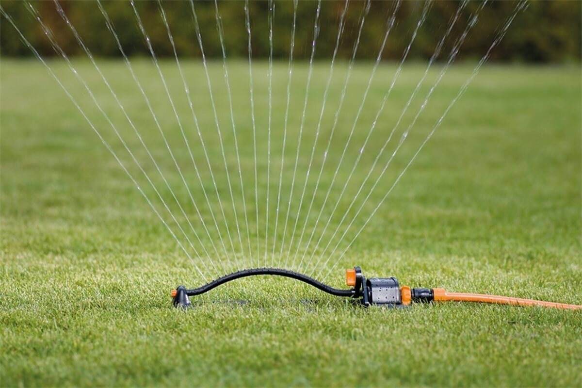 Fiskars Viereck-Sprinkler M, oszillierender Sprinkler für mittelgrosse Gärten bis 300 m², bis 17 m Produktabbildung 6
