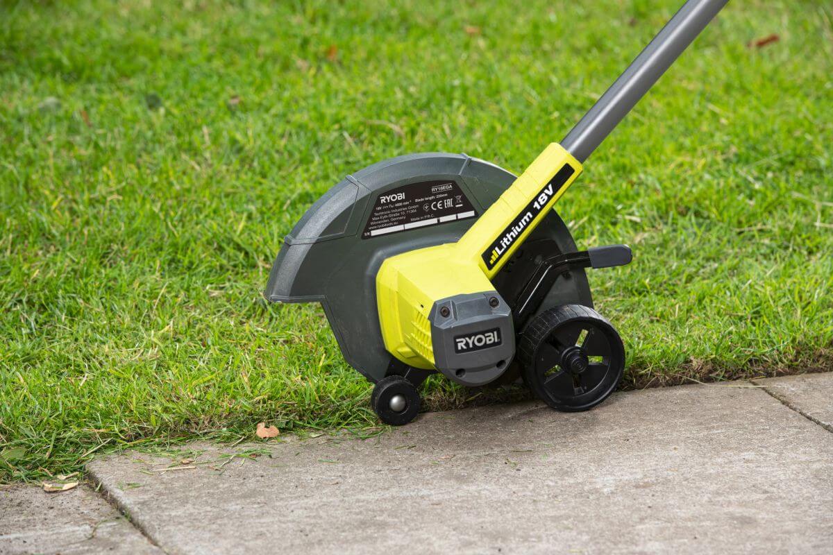 B-Ware Ryobi Akku Kantenschneider ONE+ 18 V, 22 cm Messer, Schnitthöhen, ohne Akku, RY18EGA-0 Produktabbildung 4