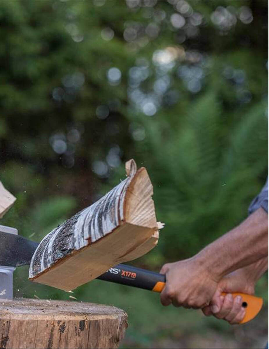 Fiskars Spaltaxt X17-M inkl. Schere, XSharp Axt- und Messerschärfer und K40 Universalmesser Produktabbildung 8