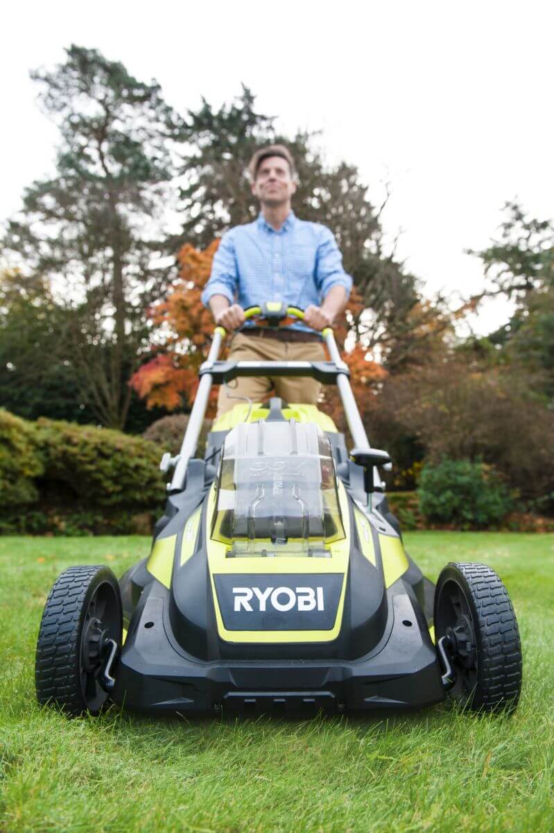 RYOBI RLM36X46H5P 36 V Akku-Rasenmäher mit Akku & Ladegerät + Mulchkeil | 46 cm Schnittbreite Produktabbildung 3