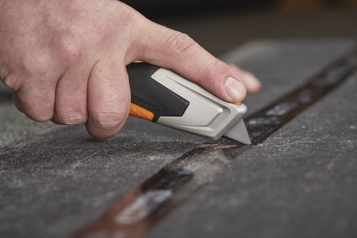 Fiskars CarbonMax Universalmesser Klinge einziehbar Produktabbildung 5