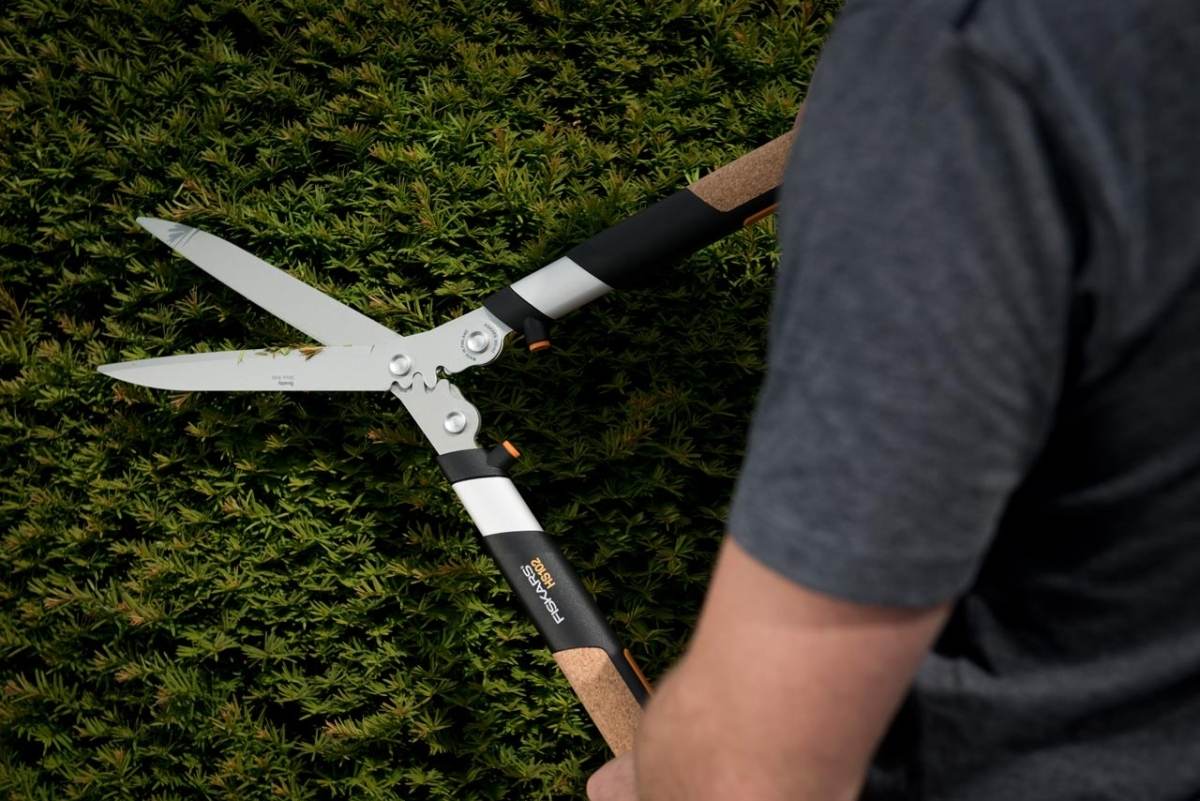 Fiskars Quantum Getriebe-Heckenschere | Antihaftbeschichtet | Hochwertige Stahl-Klinge | HS102 Produktabbildung 4